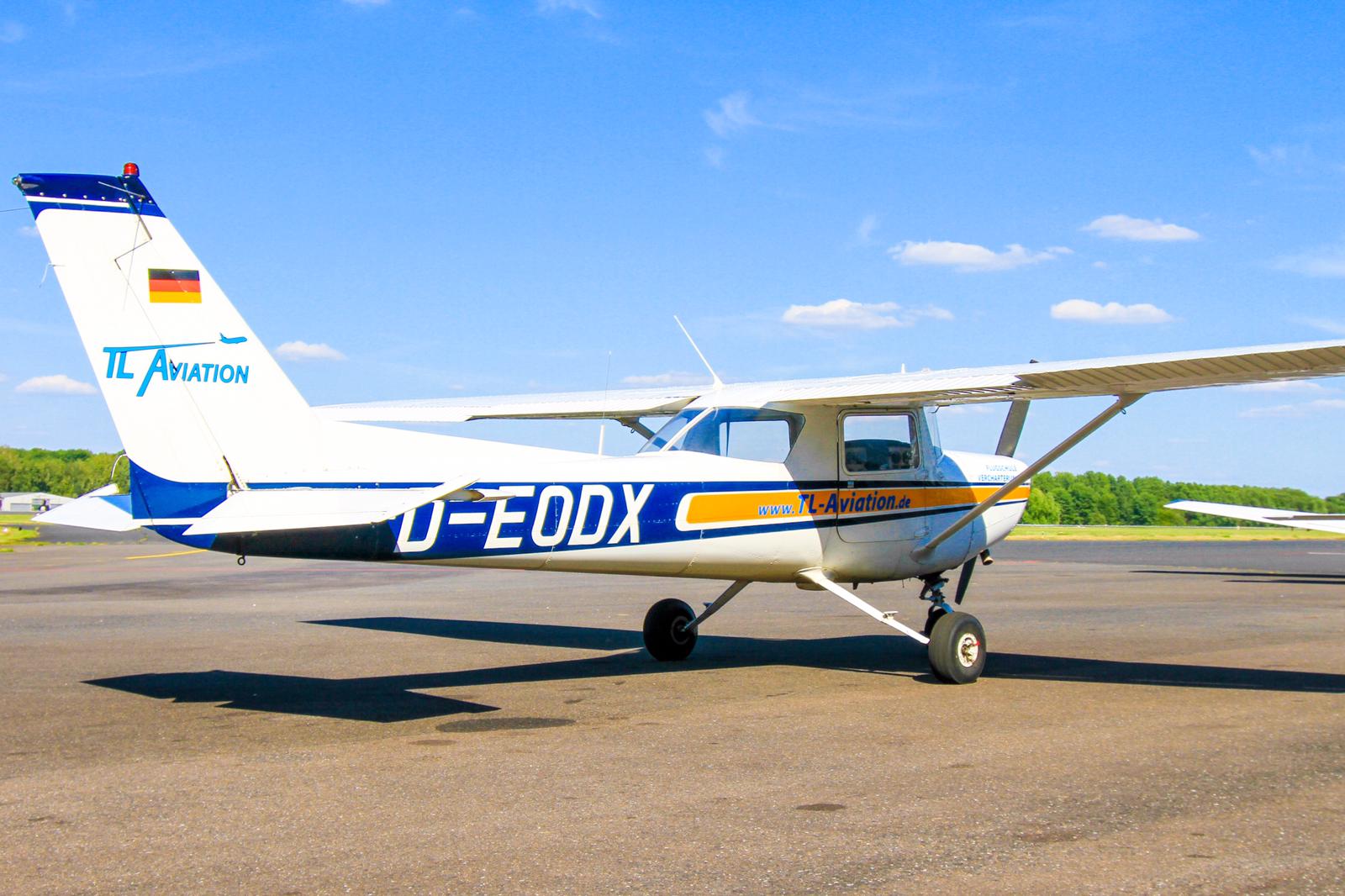 Тл бай. Reims-Cessna f152. Огни Цесна. Cessna 206 гидроплан. 25 Only Aviation GMBH.