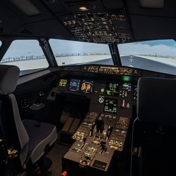 tl_aviation_a320_cockpit_03