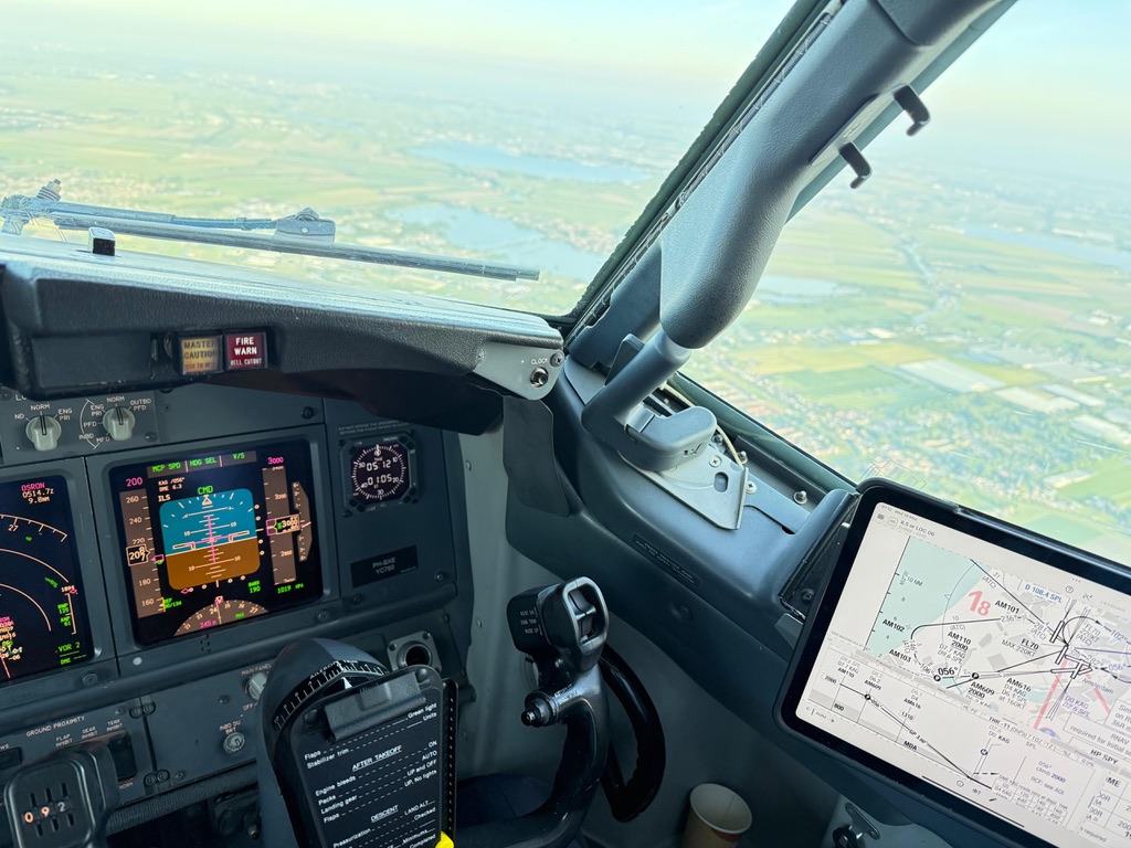 Boing 737 Cockpit