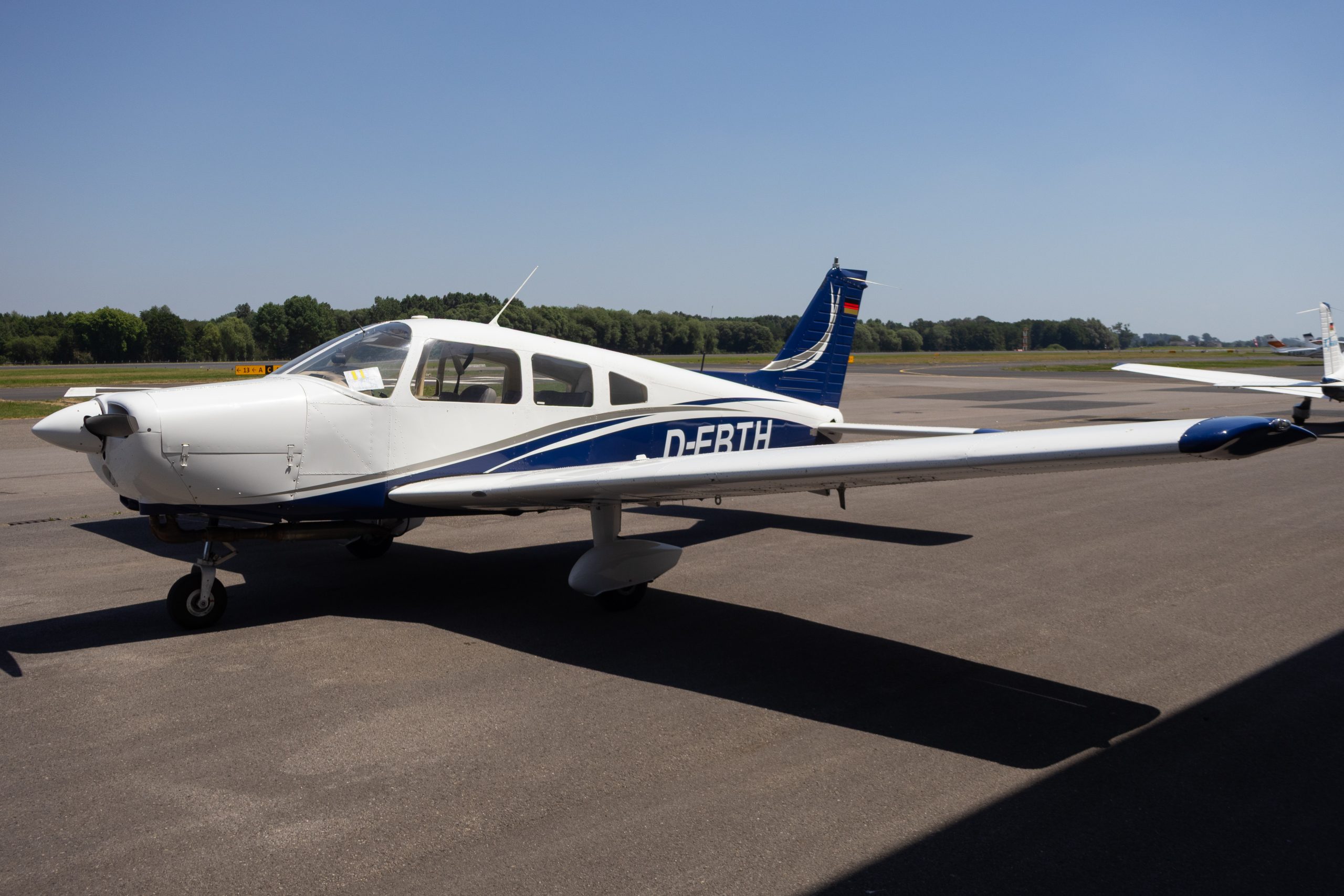 Die Flugschule am MGL TL Aviation hat eine Piper PA 28 -161 Warrior in betrieb